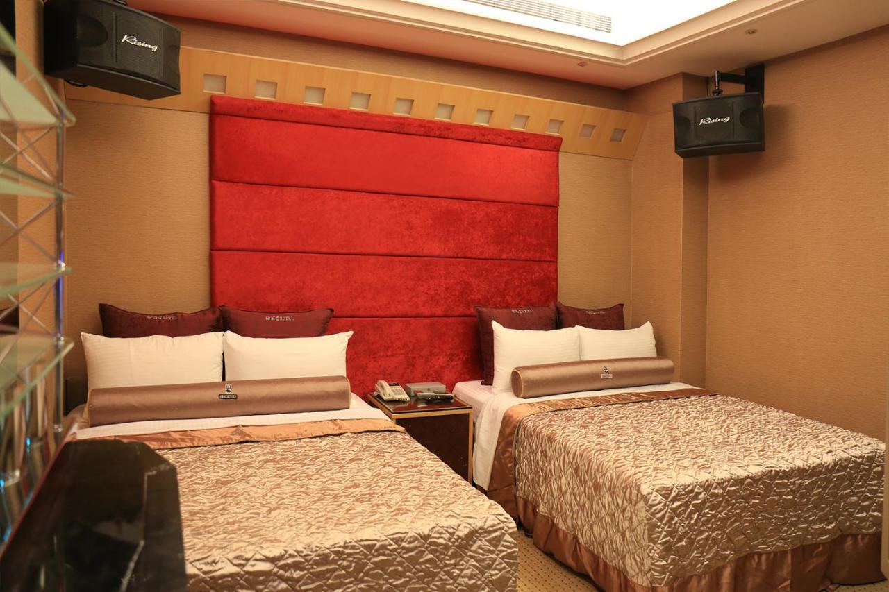 In-Stone Motel Тайбэй Экстерьер фото